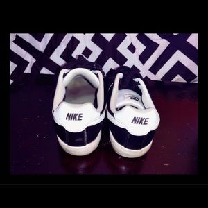 Women’s Nike sneakers